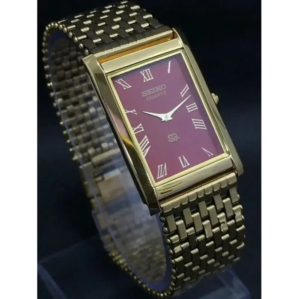 Vintage Style Seiko Quartz Mens Gold Watch & Red accents W/ Metal Strap